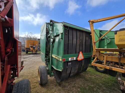 Rotoenfardafora John Deere 535