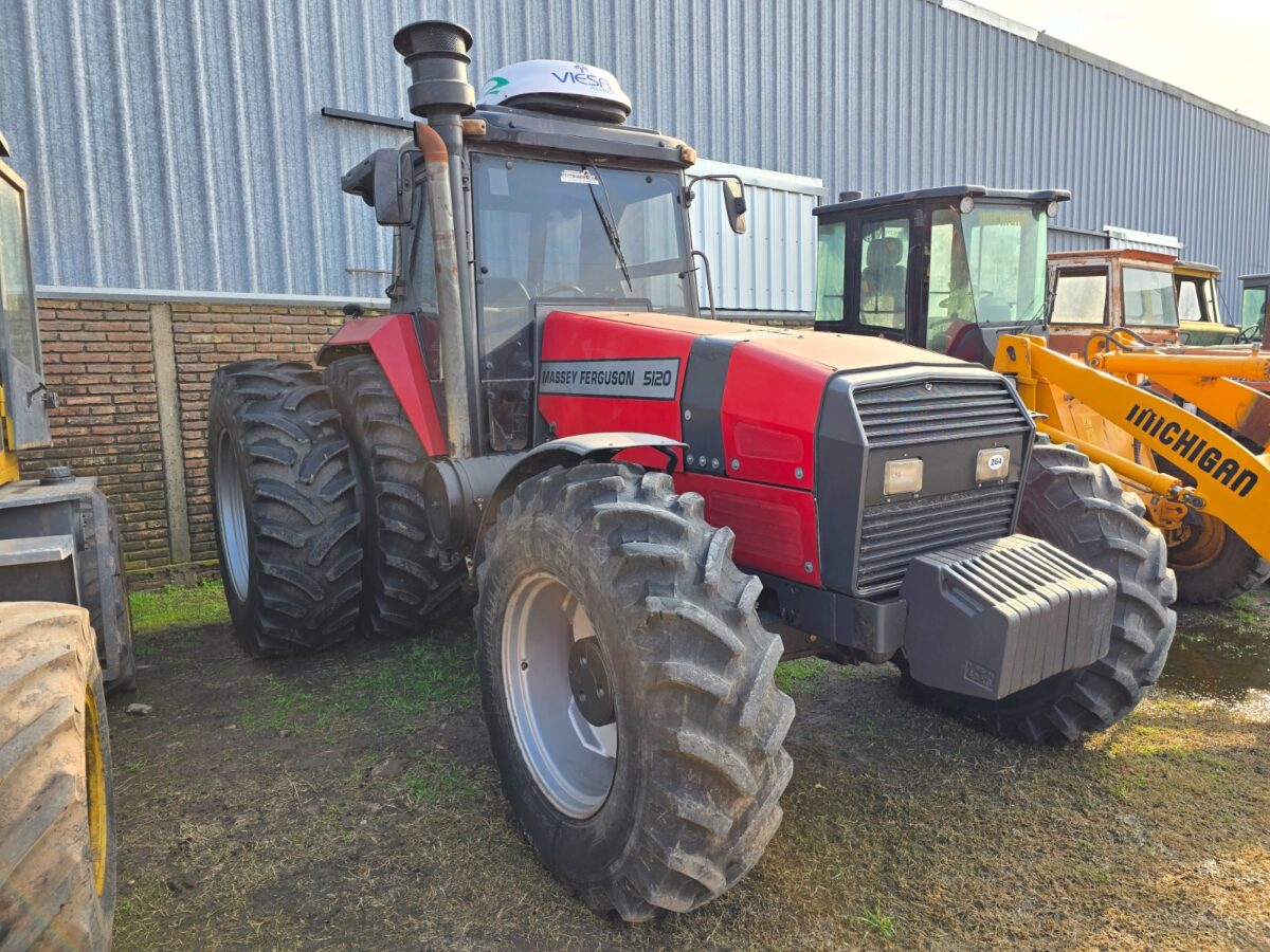 Tractor Massey Ferguson 5120, 200hp.