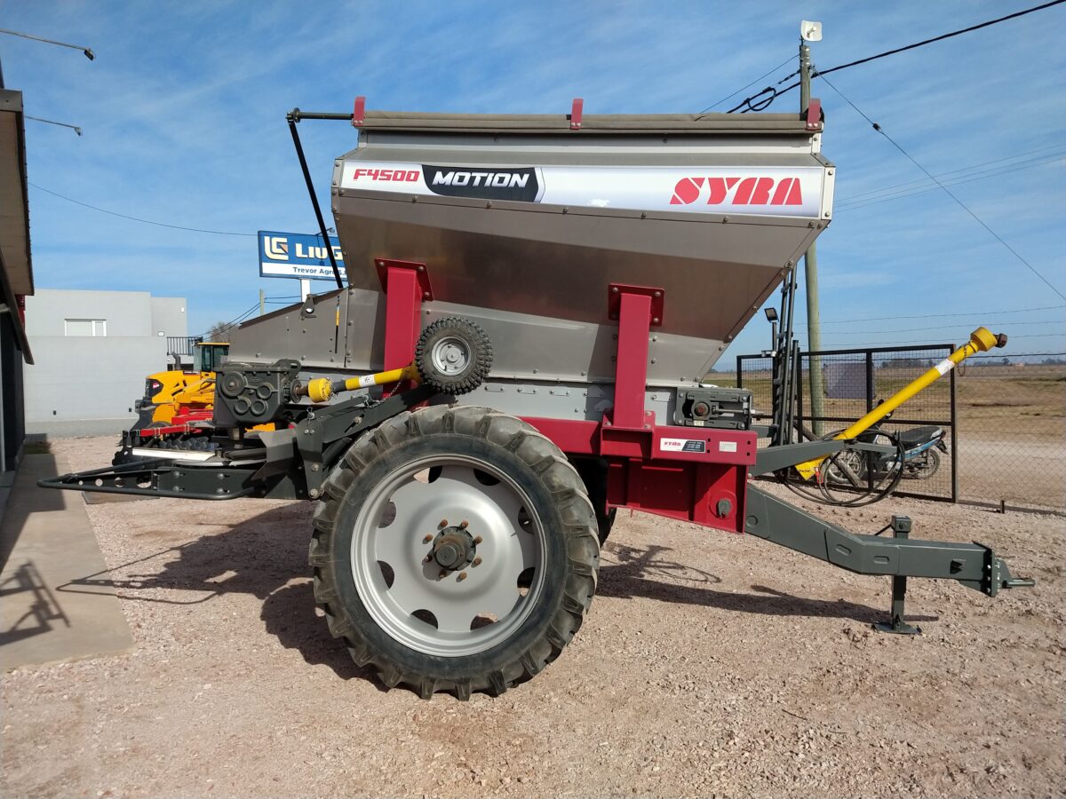 Fertilizadora de arrastre Syra Motion F4500