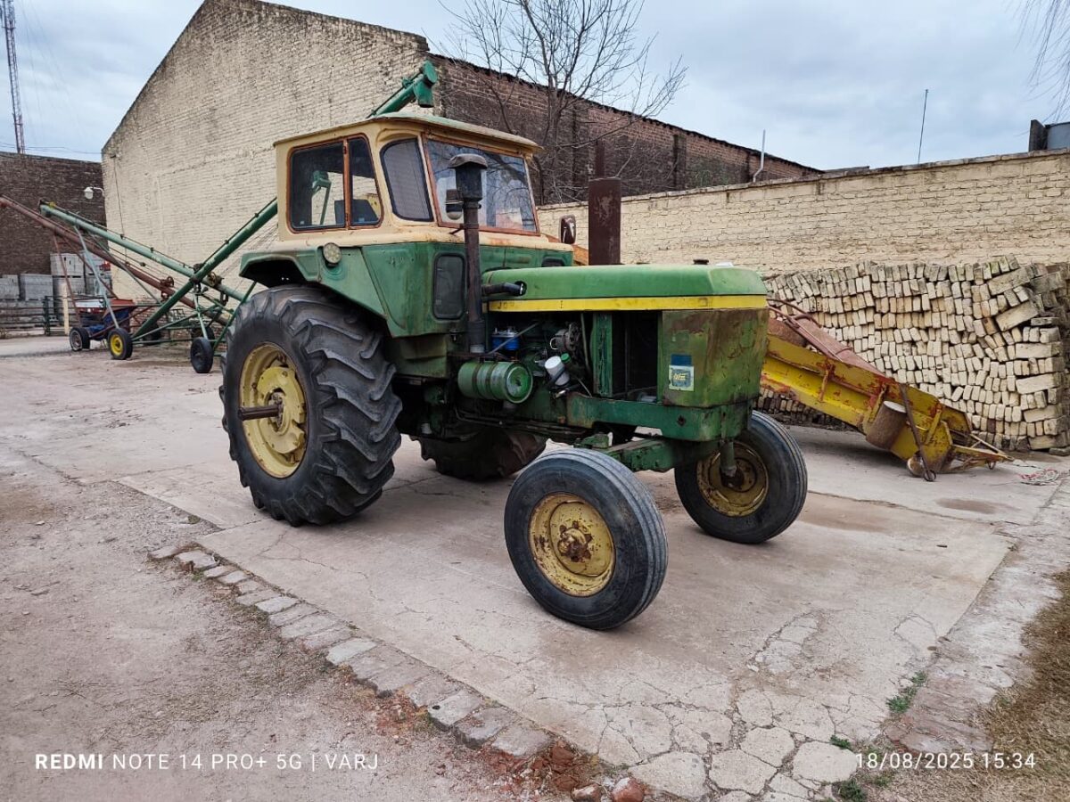 Tractor John Deere 2730