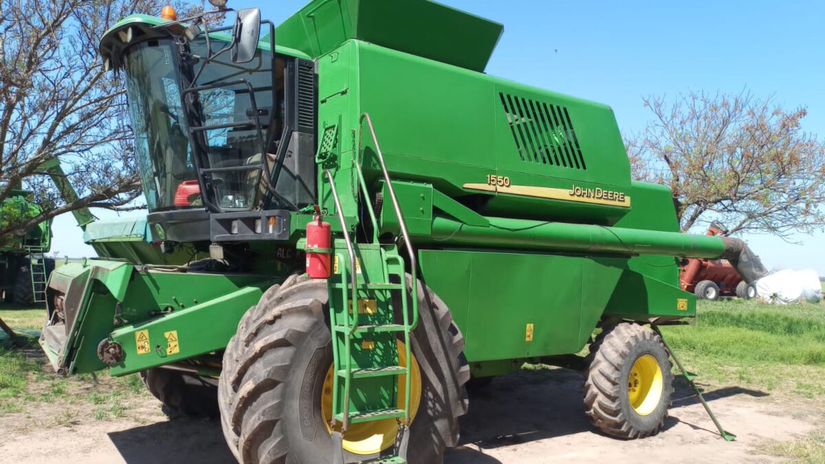 Cosechadora John Deere 1550. Año 2002