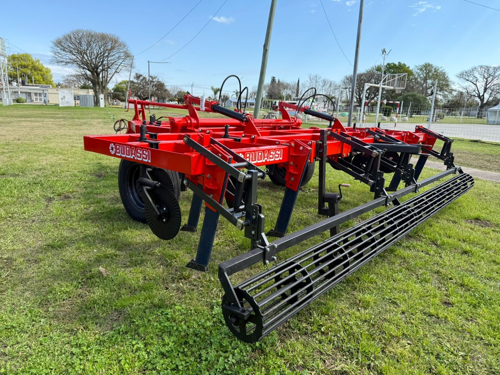 Subsolador de suelos con alas fijas o hidráulica Budassi