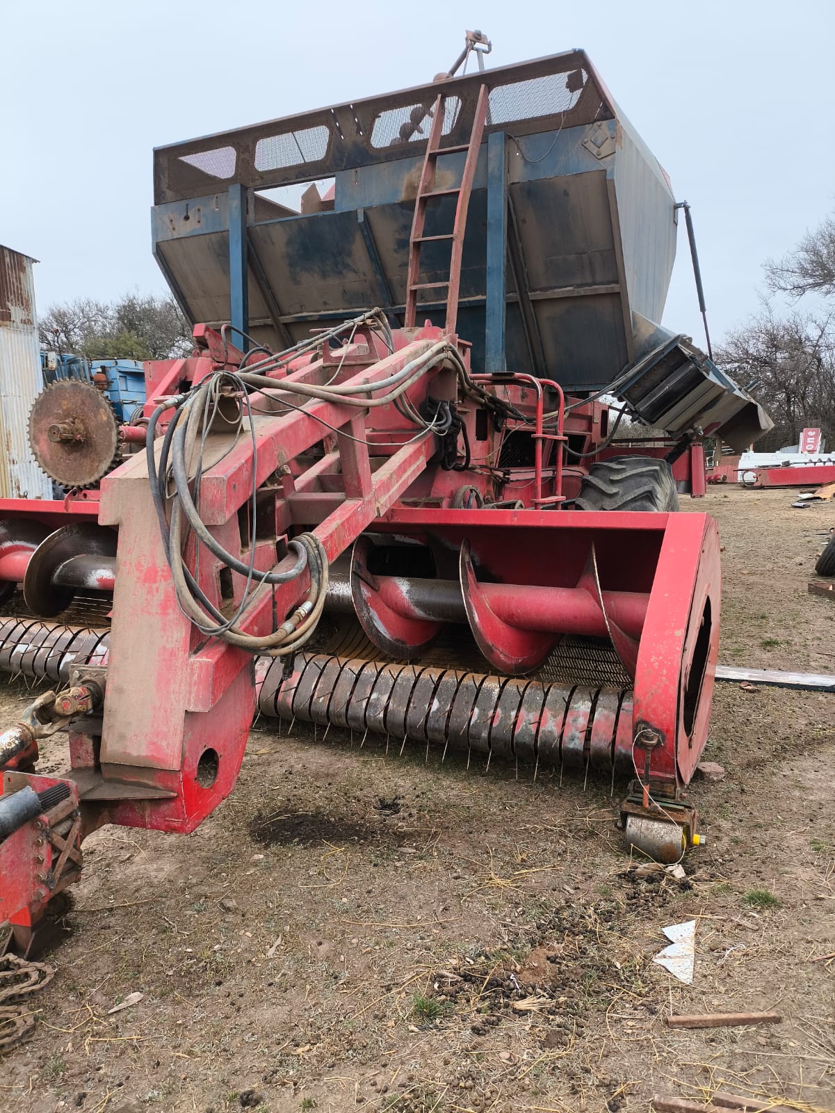 Cosechadora de maní Colombo de doble hilera. Año 2007