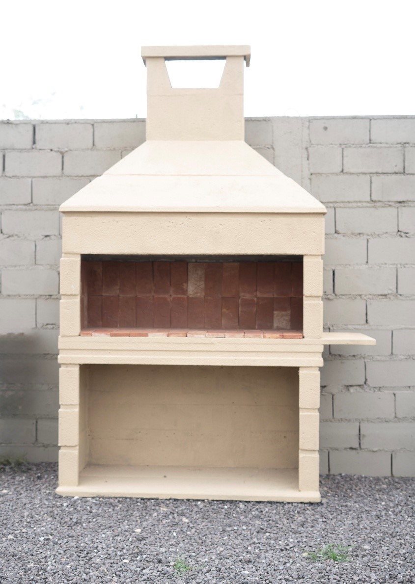 Asador premoldeado color arena de 3,10 x 0,70mts.