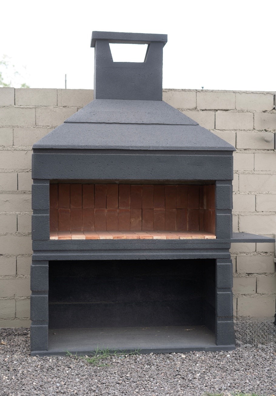 Asador premoldeado color negro de 2,80 x 0,70mts.
