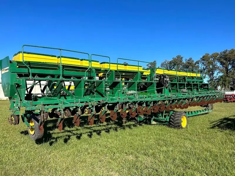 Sembradora M99 autotráiler articulada de 28 a 52cm. Año 2016