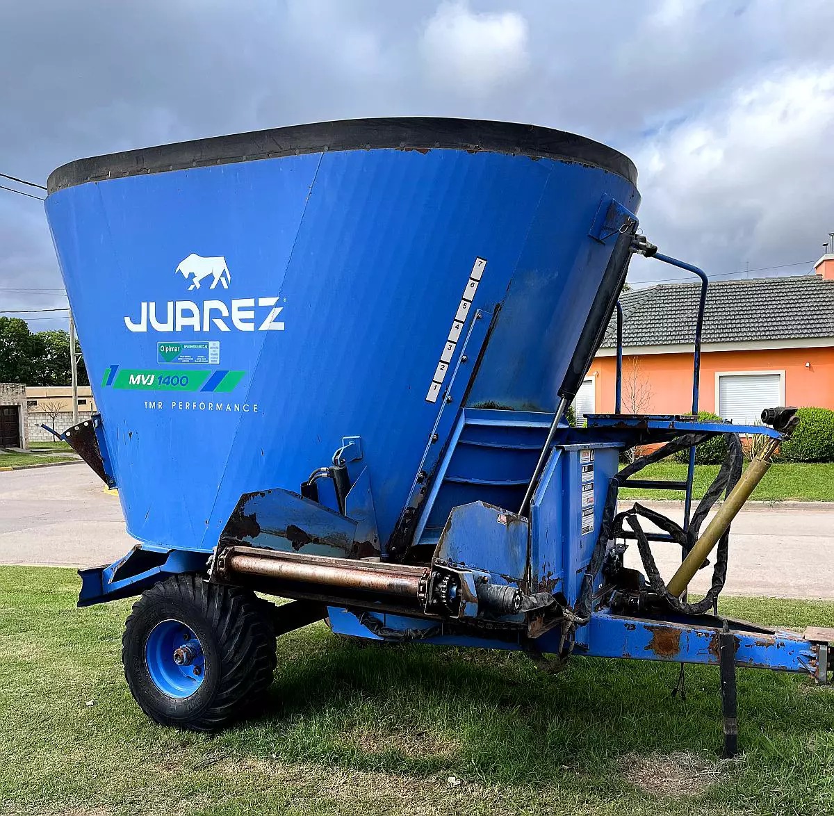 Mixer Juárez MVJ 1400 de 14mts. Año 2017