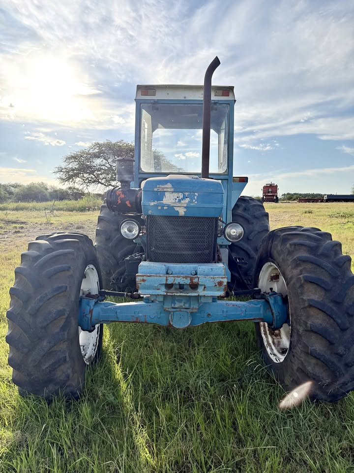 Tractor New Holland 8030. de 120hp. Año 1997