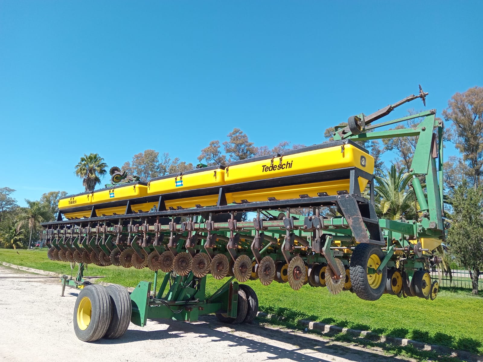 Sembradora Tedeschi M99 de 20 a 42cm. Año 2006 - de Lumaq