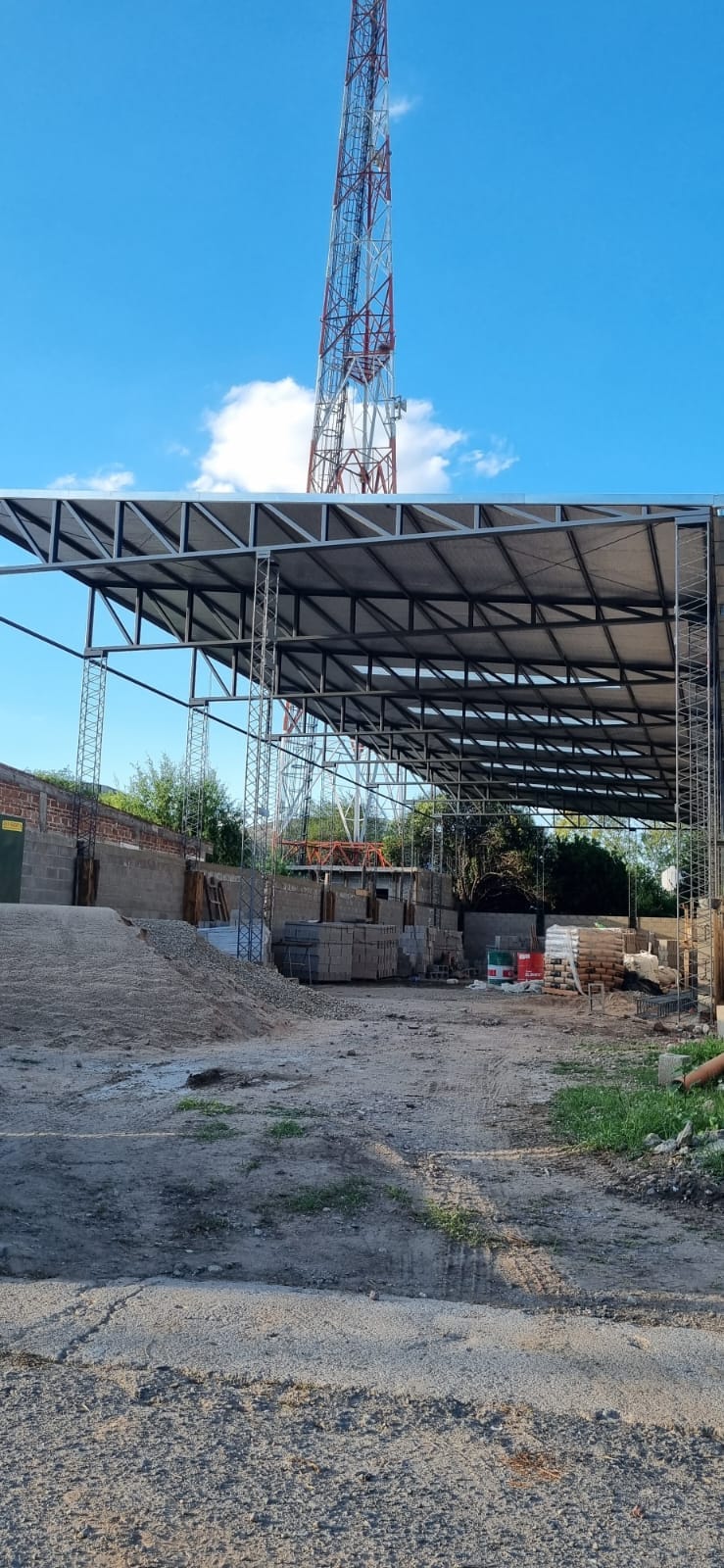 Estructuras metálicas con hierro reticulado