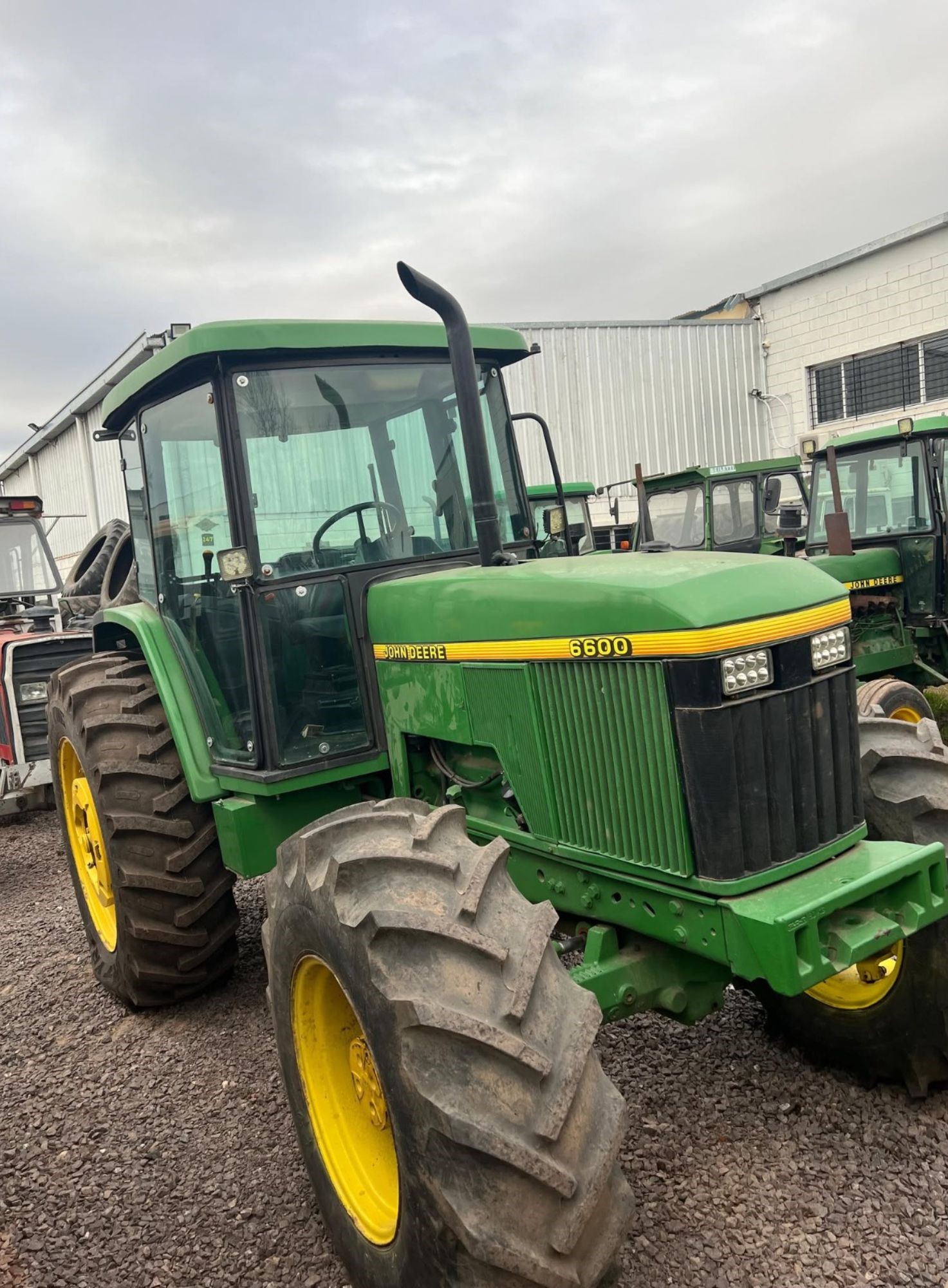 Tractor John Deere 6600 de 120hp. Año 1996