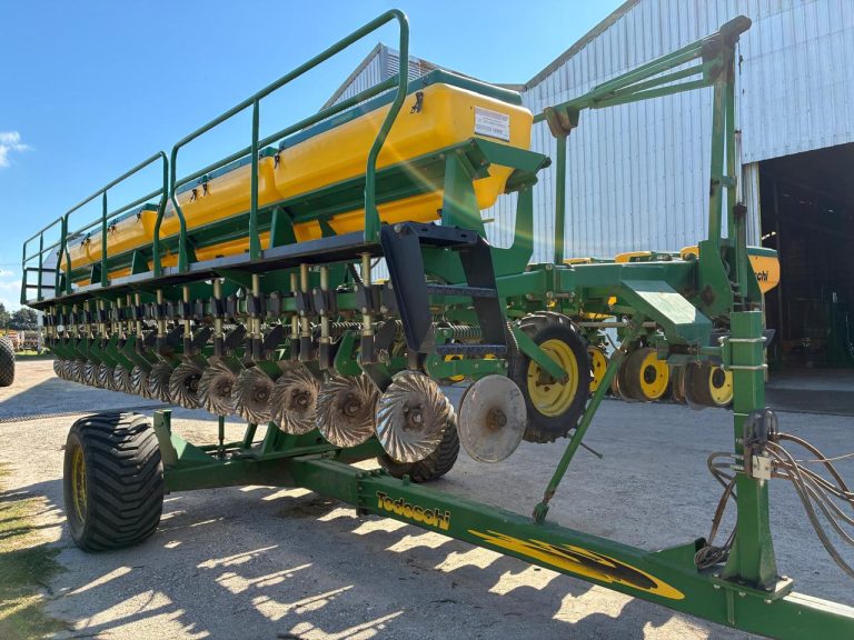 Sembradora Tedeschi M99 autotrailer fija 14 a 52,5 cm. Año 2006 - de Lumaq