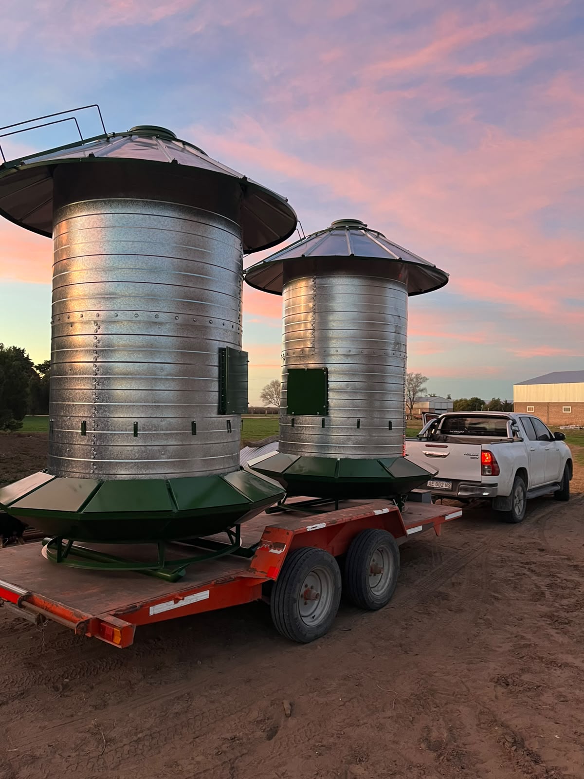 Silos Comederos Bretthauer autoconsumo de 4tn.