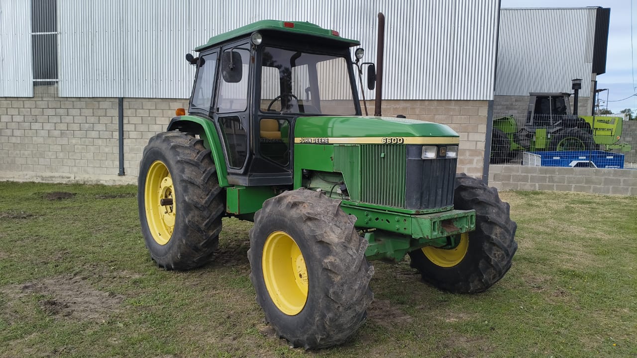 Tractor John Deere 6600 4x4. Año 1997
