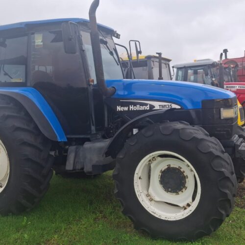 Tractor New Holland TM 135 4x4. Año 2004