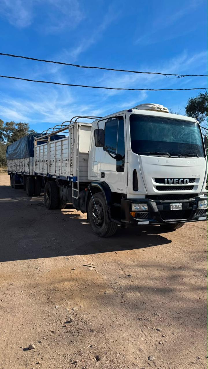 Camión Fiat Iveco Tector (año 2013) + Acoplado Sola y Brusa (año 2008)
