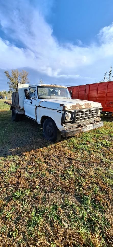 Ford F-350. Año 1976 a reparar